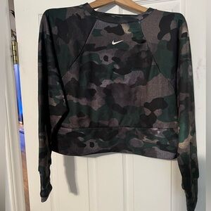 Nike crop dri fit camo crewneck size medium